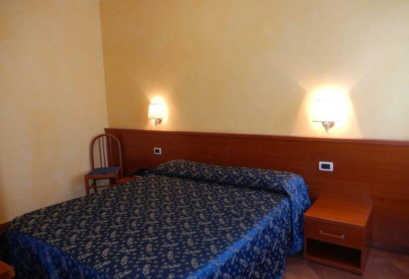 Номер Стандарт, Albergo Dei Leoni
