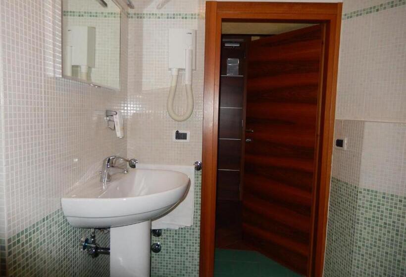 Четырехместный Номер Superior, Albergo Dei Leoni