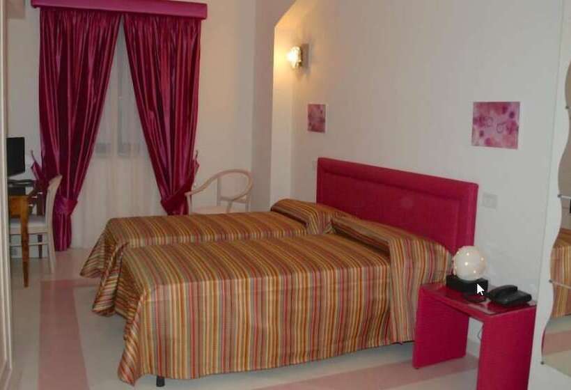 基本三人间, Albergo Le Dodici Lune