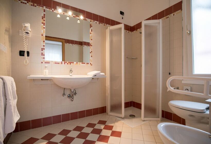 Quarto Estandar, Daniela