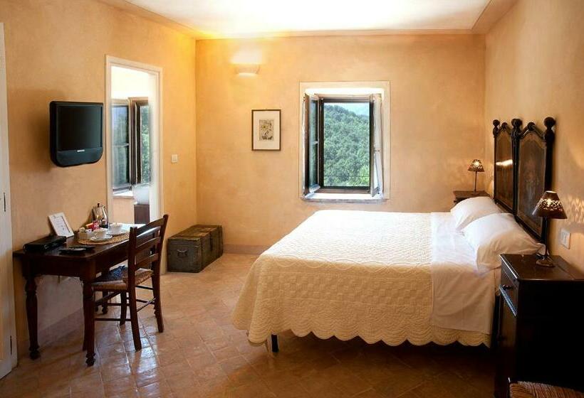 Quarto Triplo Deluxe, La Tavola Dei Cavalieri