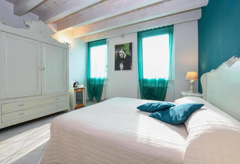 Четырехместный Номер Deluxe, Le Rêve   Lake View Rooms