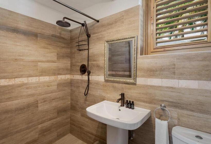 سوئیت با تخت بزرگ, Surfers Bay Resort