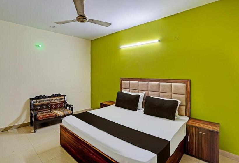 Трехместный Номер Классика, Oyo Premium Stay
