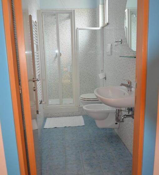 Quarto Estandar, Lisa