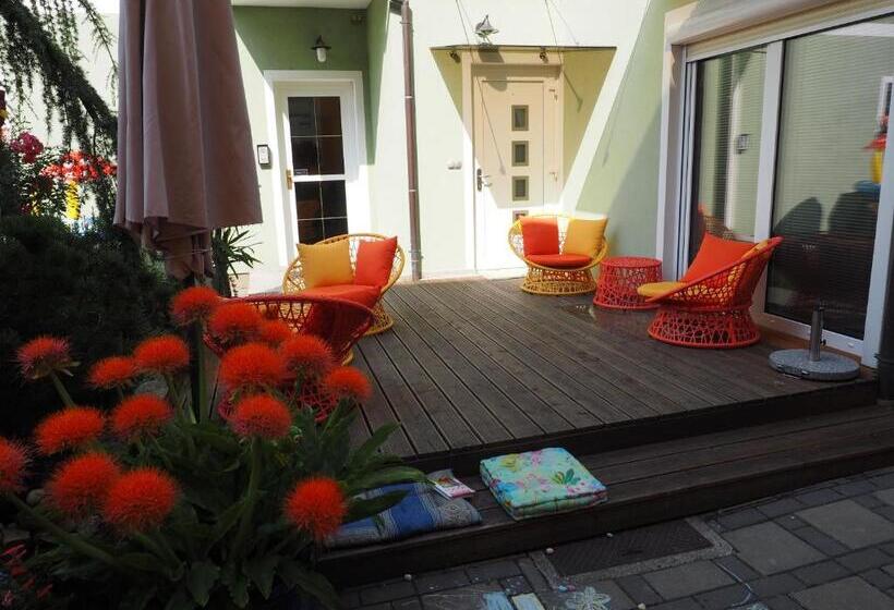 اتاق استاندارد با تخت‌های تاشو, Hostel Sonce