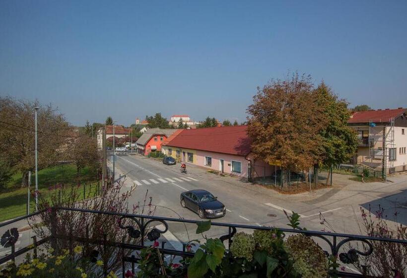 اتاق پنج‌تخته استاندارد, Hostel Sonce