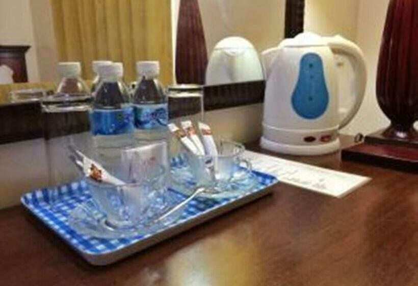 غرفة ديلوكس رباعية, Cindy Kelly