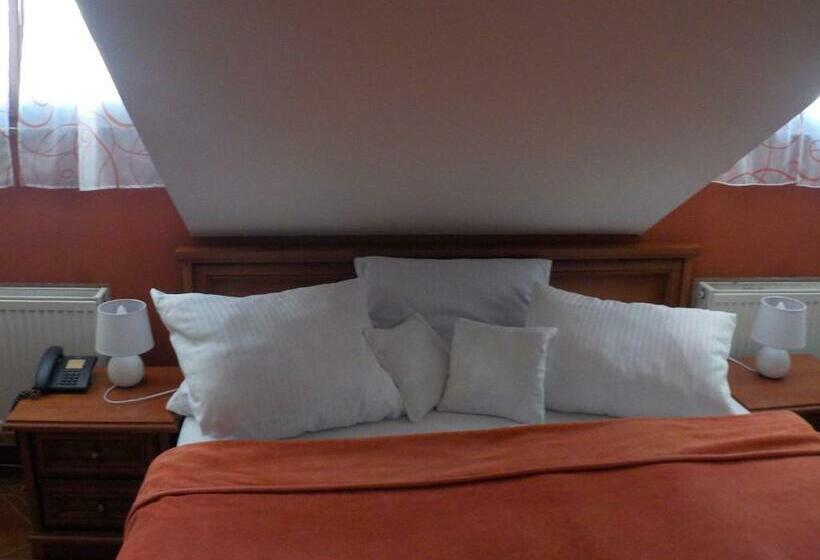 Номер Deluxe, Kriváň
