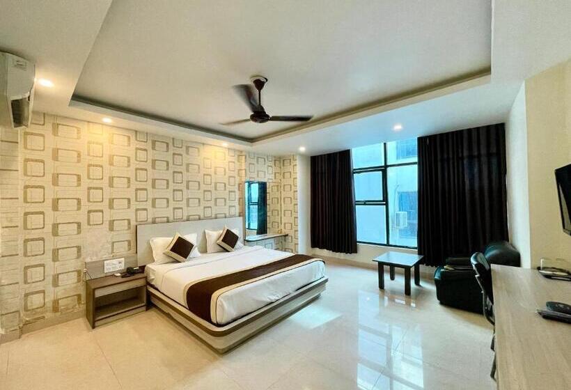 غرفة ديلوكس, A One Palace ! Puri   ᴺᵒ ᵉᵈⁱᵗᵉᵈ ᵖʰᵒᵗᵒ ʷᵉ ᵃʳᵉ ᵍᵉⁿᵘⁱⁿᵉ ʷᵉ ˢʰᵃʳᵉ ʳᵒᵒᵐ ᵛⁱᵈᵉᵒ