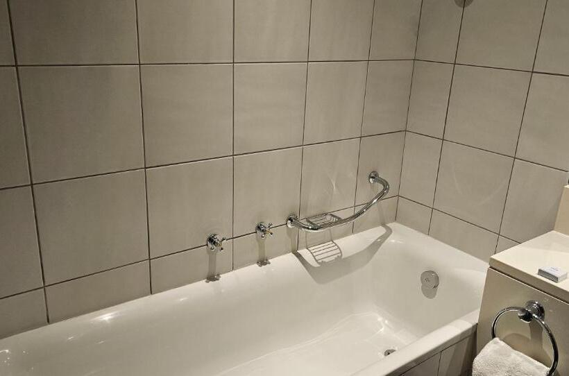 Люкс Deluxe Кровать Кинг, Anew Hotel Hilton Pietermaritzburg