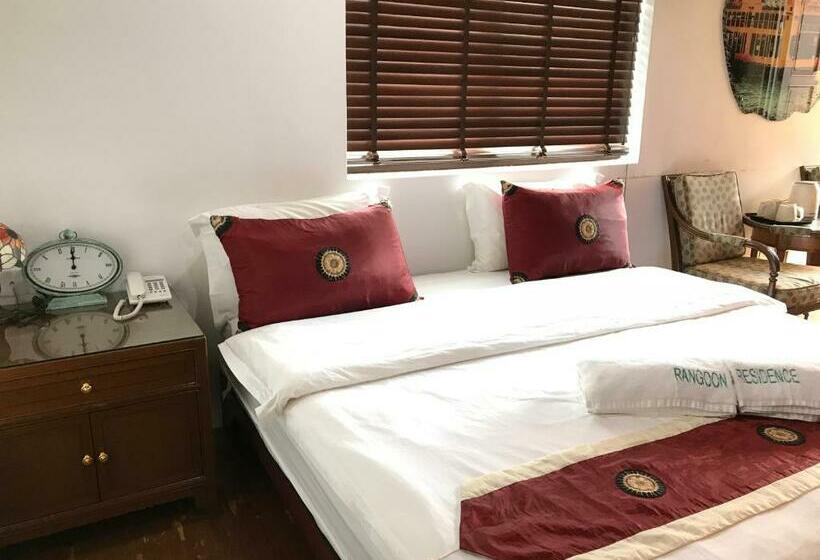 Четырехместный Номер Стандарт с Балконом, Rangoon Residence