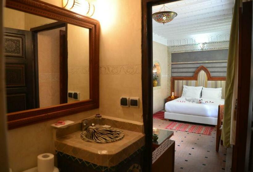 Номер Стандарт, Riad Nakhla