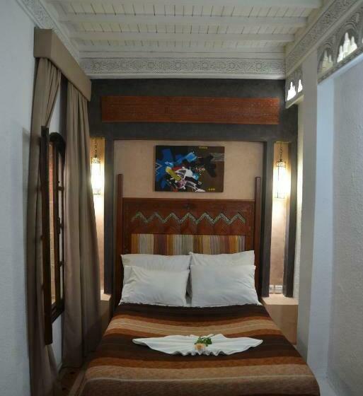 Номер Стандарт, Riad Nakhla