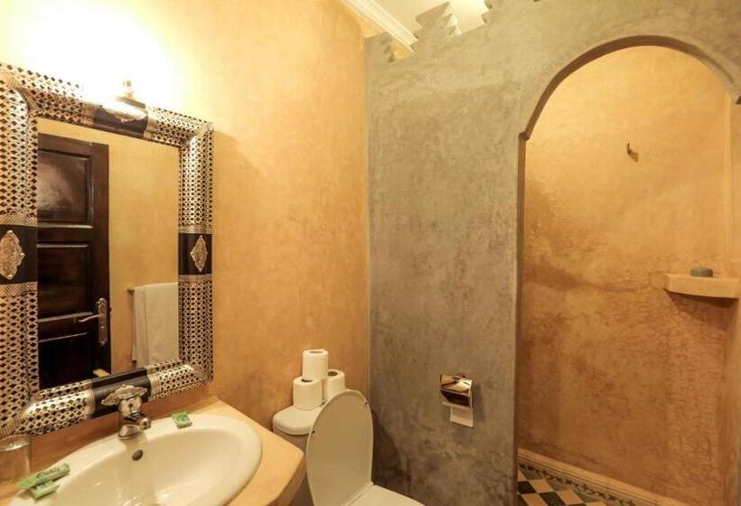 Номер Стандарт, Riad Nakhla