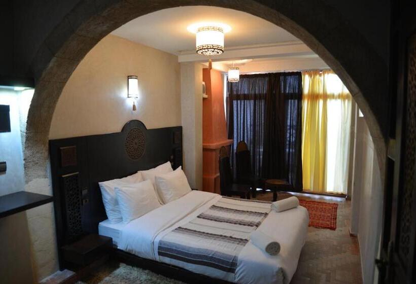 Люкс, Riad Nakhla