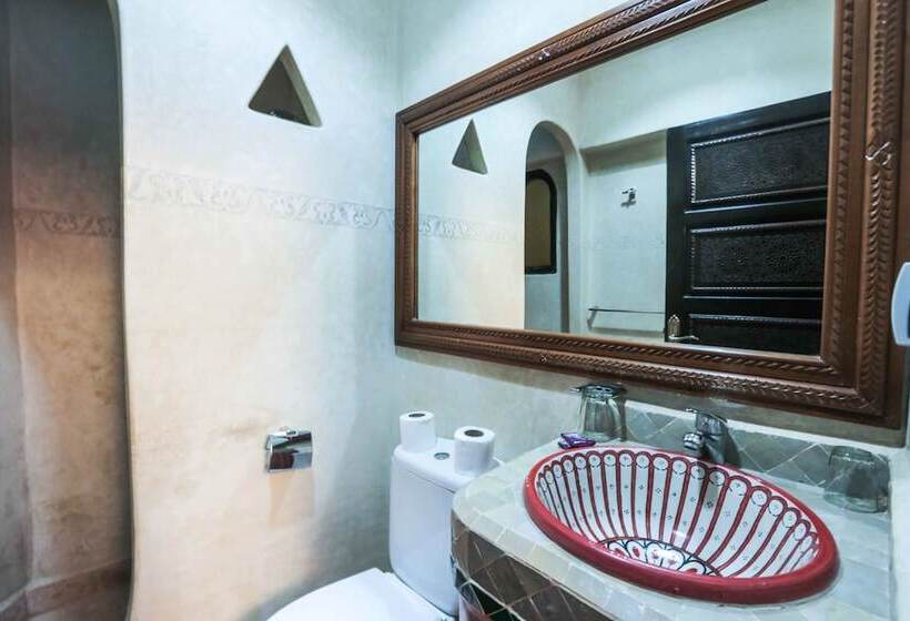 Номер Стандарт, Riad Nakhla