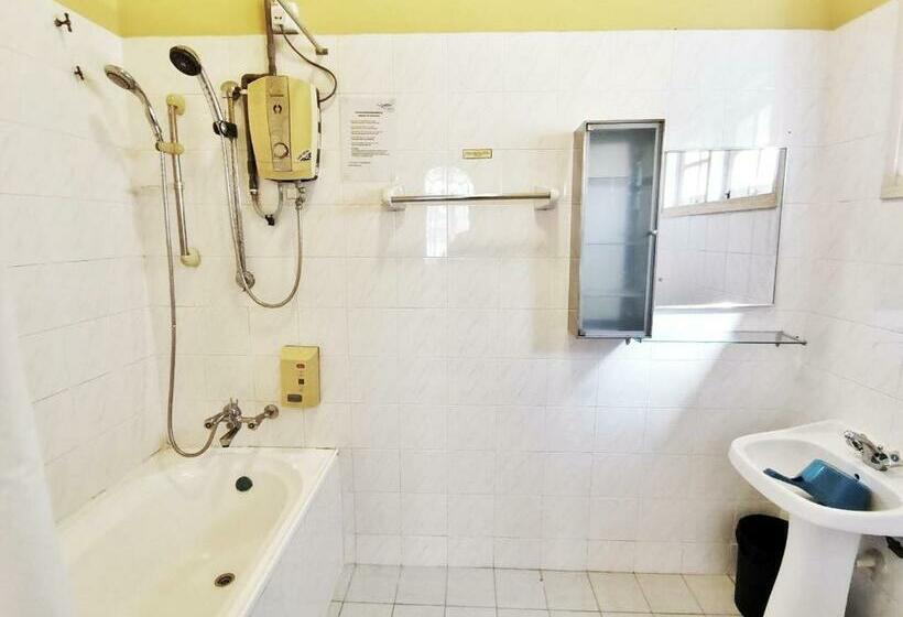 بنجلو قياسى, Rumbia Resort Villa Paka