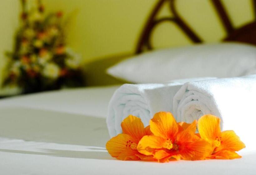 بنجلو قياسى, Rumbia Resort Villa Paka