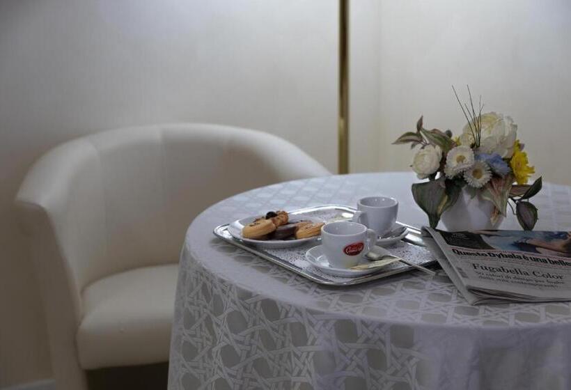 Полулюкс, Edra Palace Hotel & Ristorante