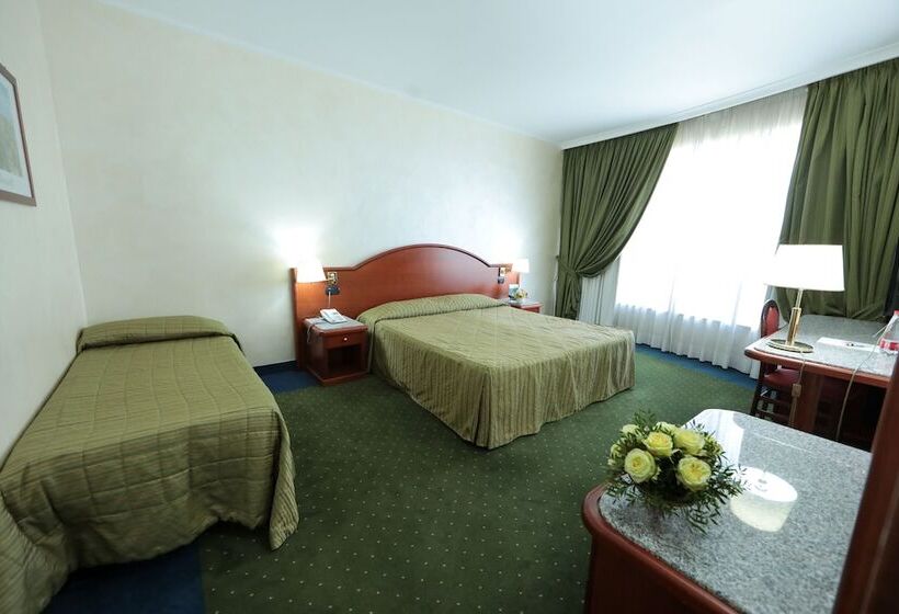 Четырехместный Номер Стандарт, Edra Palace Hotel & Ristorante