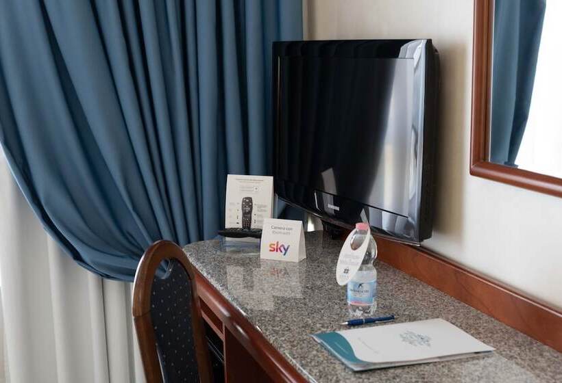 Полулюкс, Edra Palace Hotel & Ristorante