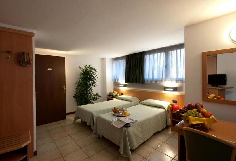 スーペリアの４人部屋, Roma