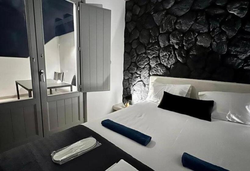 إستديو قياسى مطل على حمام السباحة, Ambiente Luxury Suites