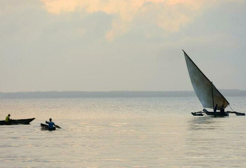 חדר לארבעה סטנדרטי עם נוף לגינה, Kaure Sand Beach Lodge