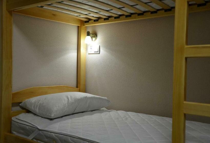 تختخواب در اتاق مشترک, Hostel Vshokoladi