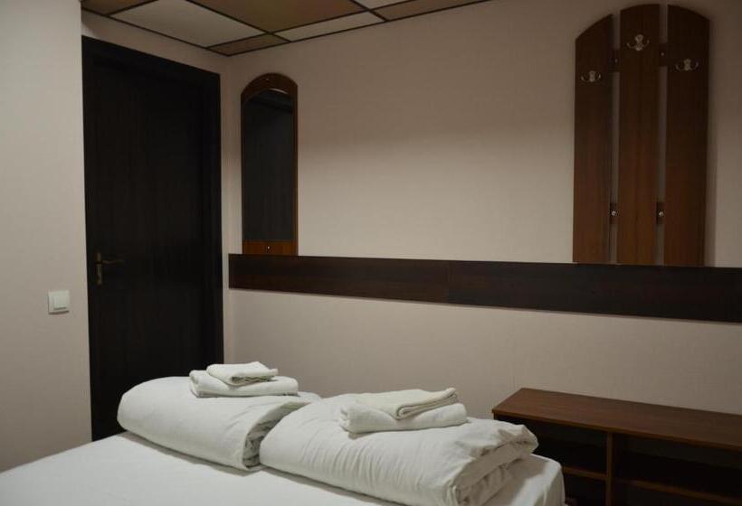 اتاق اکونومی, Hostel Vshokoladi
