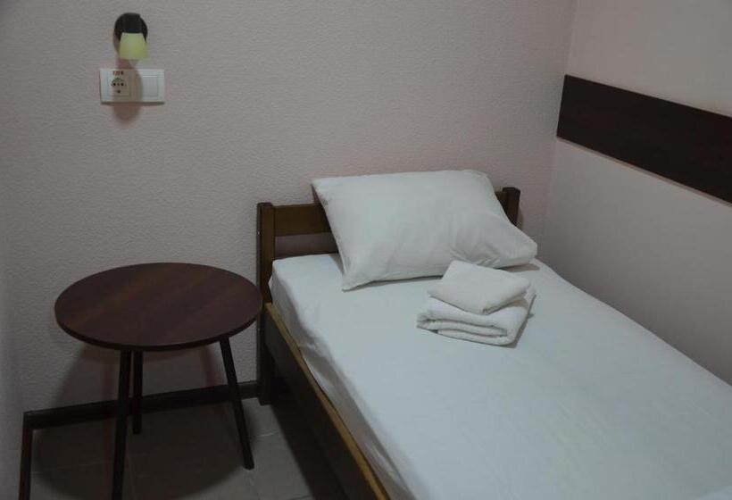 اتاق استاندارد یک نفره, Hostel Vshokoladi
