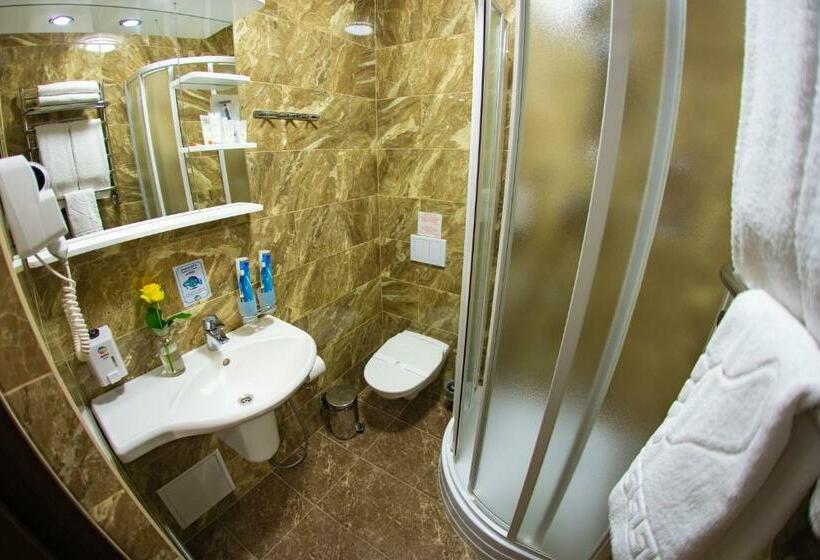 اتاق استاندارد سه نفره, Kiev 365 Park