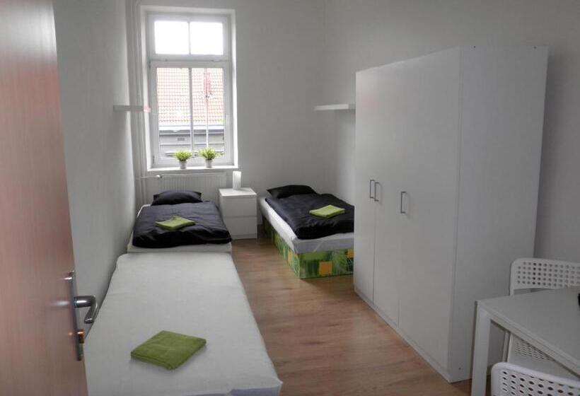 חדר סטנדרט לשלושה עם חדר אמבטיה משוף, Centrum Ubytování Břeclav