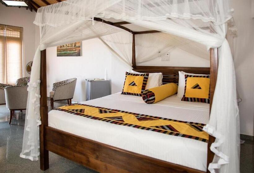 Family Suite, Suriya Arana