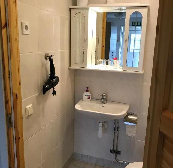 标准四人间共用浴室, Hedemora Logi