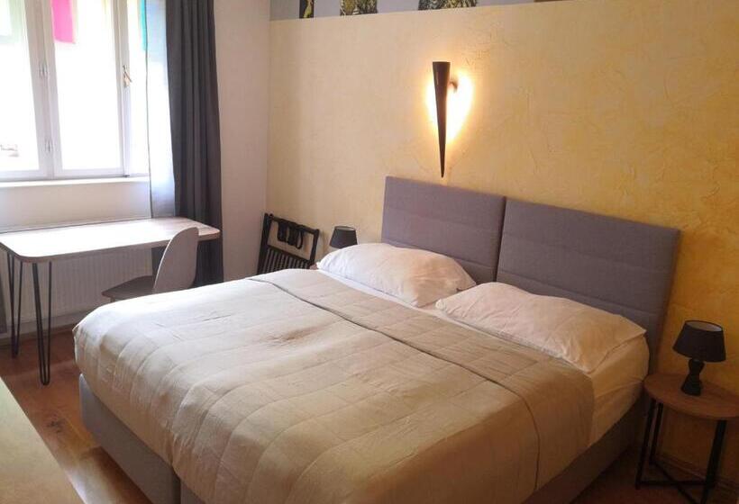 经济房, Boutique Hotel Templ