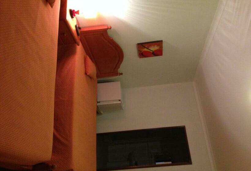 Семейный Номер, Residencia Salva Vidas