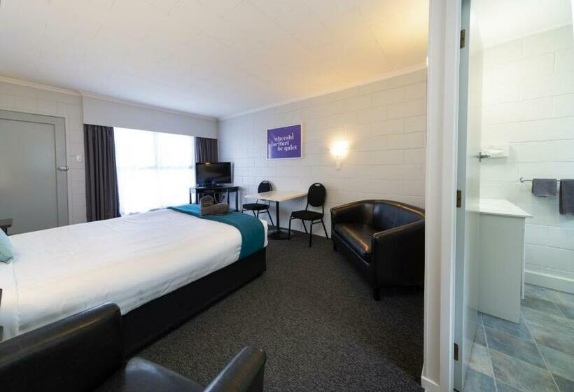 استوديو أساسي, Kensington Motel