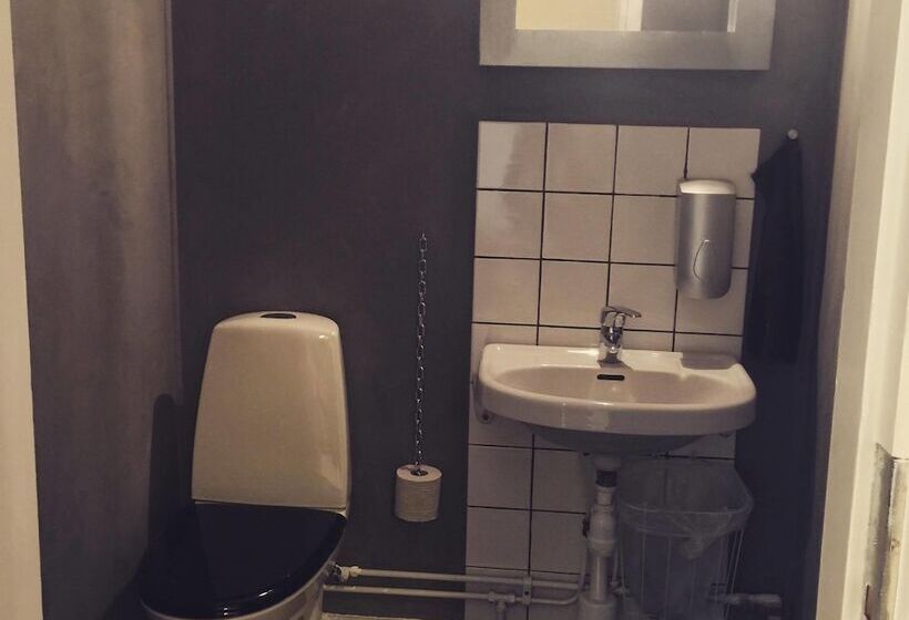 家庭间, Stf Hostel Lärbro/grannen