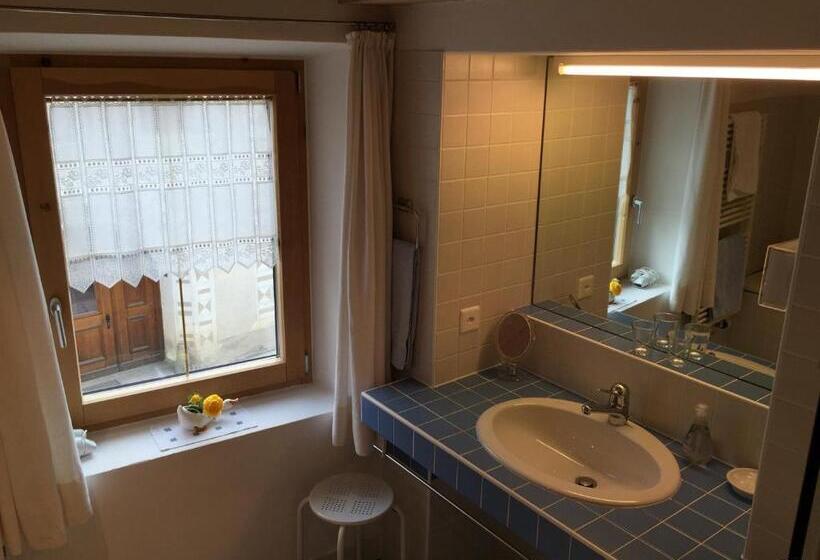 سوییت جونیور, Chasa Sofia