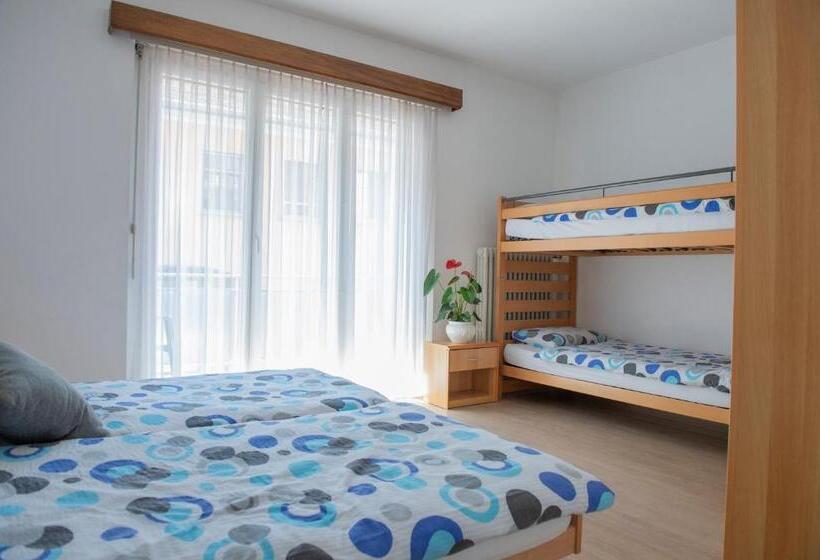 اتاق استاندارد چهارنفره با سرویس بهداشتی مشترک, Garni Moderno