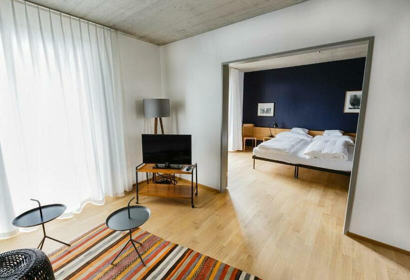 Family Suite, Zwiback