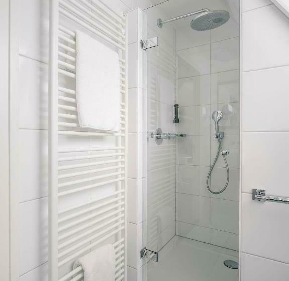 Номер Deluxe, Juuls Domburg