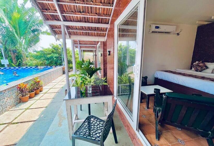 Номер Стандарт Вид на Бассейн, The Winterline Beach Resort, Goa