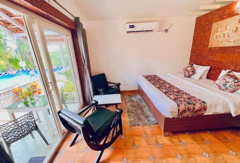 Номер Стандарт Вид на Бассейн, The Winterline Beach Resort, Goa