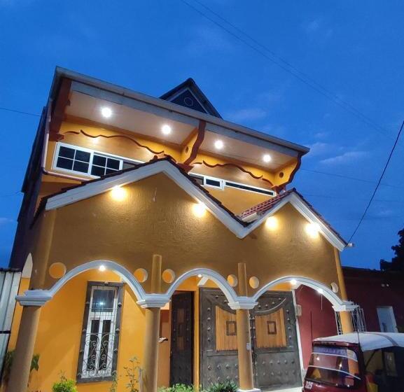 اتاق خانوادگی, La Casa Colorada