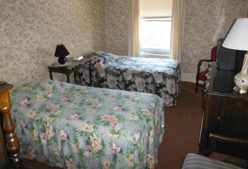 バス共有のスタンダードルーム, Auberge Des Arts Bed And Breakfast