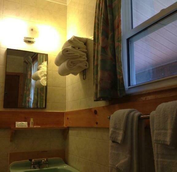 带2个双人床的标准工作室, Hopewell Rocks Motel & Country Inn
