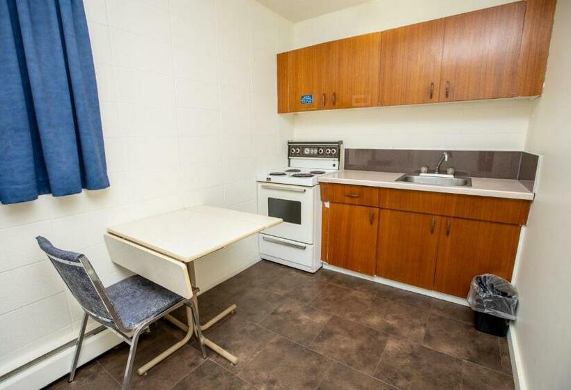 スタンダードルーム, Camrose Motel